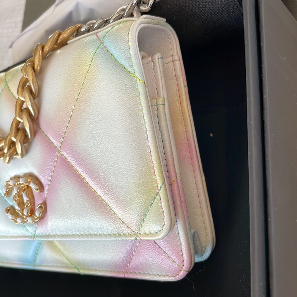 Chanel 22p rare wallet on chain crossbody bag multi color pastel white pink - Picture 3 of 11